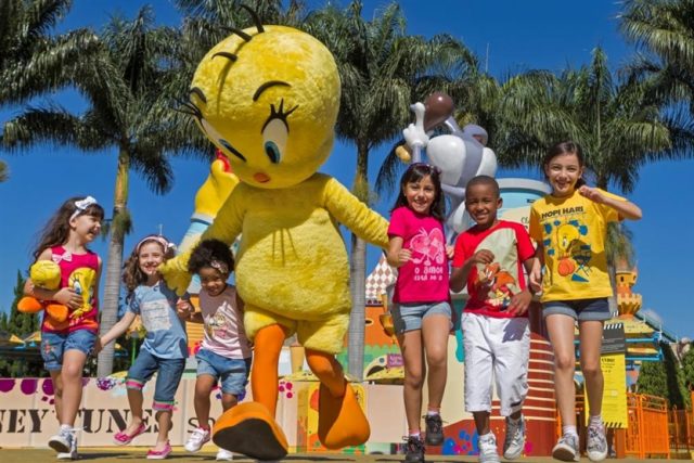 As férias podem ser encantadas com a turma do Patolino no Hopi Hari. (foto: divulgação)