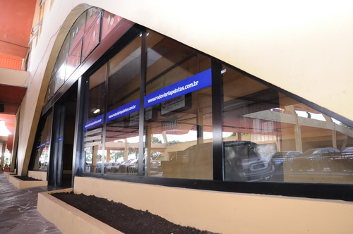 Rodoviária inaugura arcos de vidro