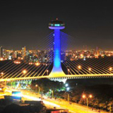 Imagem noturna da Ponte Estaiada em Teresina (Foto: turismoteresina.com)