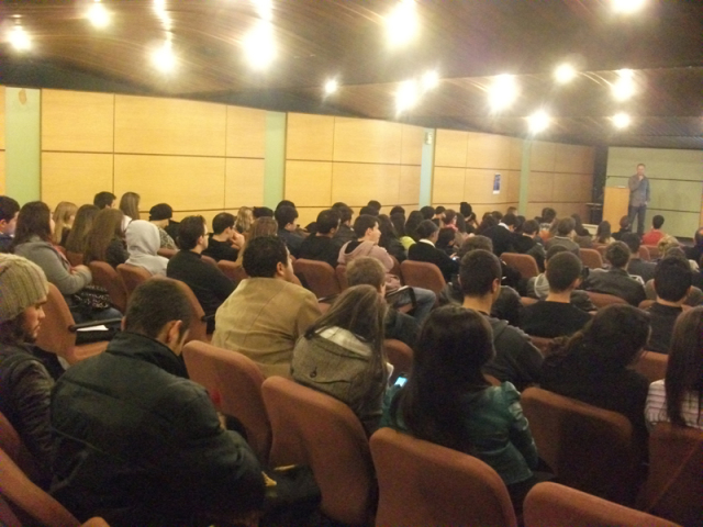 Alunos lotaram o auditório para assistir a palestra da Rodoviariaonline