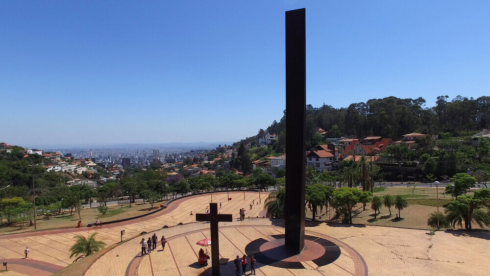 Visite a incrível e santa Praça do Papa.